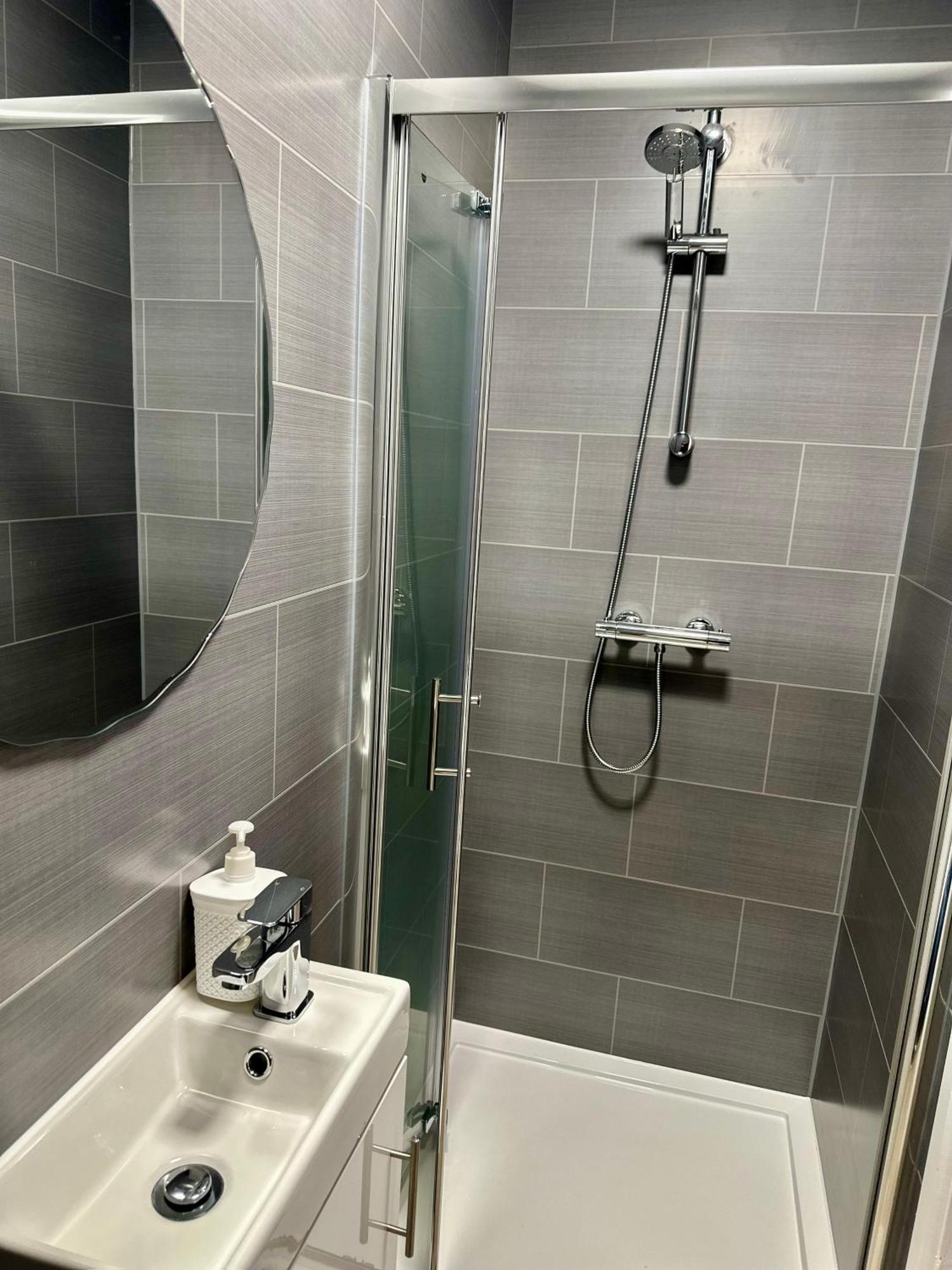 Cosy Ensuite Double Room, Near Heathrow Airport Northolt  Exterior foto