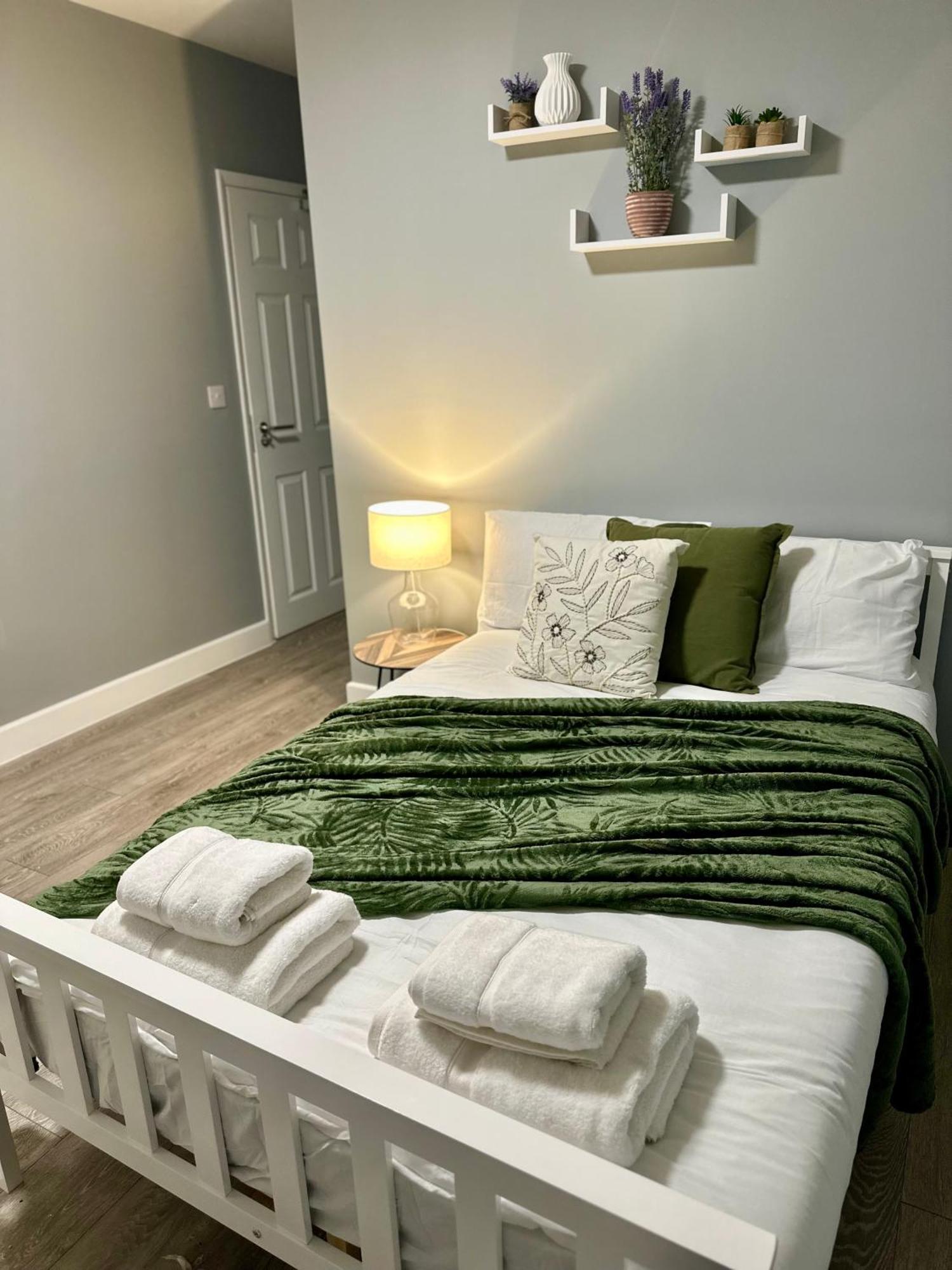 Cosy Ensuite Double Room, Near Heathrow Airport Northolt  Exterior foto